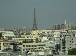 Меня поразил размер Ейфелевой башни. Вживую она намного больше, чем я думал до сих пор.