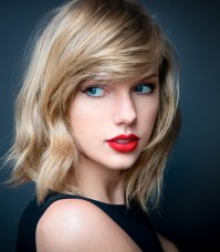 А еще Тейлор Свифт в "Кухне" на СТС снимается...