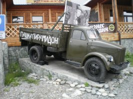 Был в Горном Алтае... в Усть-Семе сохранилась столовка из к ф "Живет такой парень"! Правда испоганили басурманскими надписями. Наверное кавказ- style....