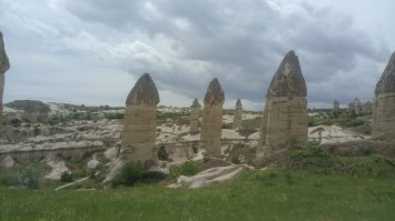 Был там, из Турции самое интересное путешествие... За 3 дня много чего облазили, можно было бы еще конечно... Вообще там проходил шелковый путь, и на город часто нападали и поскольку скальная порода очень мягкая  жители рыли эти тоннели и жили в них... Всем кто любит путешествовать советую там побывать...