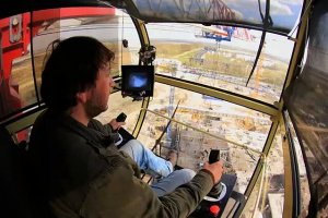 Выше и левее, если быть точным. Не видно её может быть только в ракурсе на последнем снимке, где обзор сверху вниз.