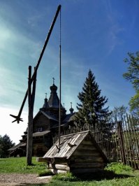 Хороший город. Зеленый.
Всегда бывал в нем с большим удовольствием.
От себя хочу вспомнить прекрасный музей народного деревянного зодчества Витославлицы.
Ну и конечно монастыри.