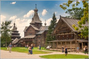 А мне очень нравится Музей деревянного зодчества Витославицы в парке им. 1 100 - летия Новгорода. Это такой архитектурный и природный заповедник, в котором собраны разные типы сохранившихся деревянных строений - избы, часовни, церкви, амбары, мельницы, собранные из усадеб новгородских бояр.