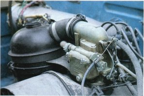 На машине был воздушный масляный фильтр!!!
Т.е. воздух в машину шел ударяясь в масло оставляя на нем пыль.
Для военных авто лучше не придумаешь - отработка вполне подходила.