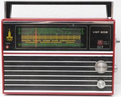 Радиоприёмники были в каждой семье.