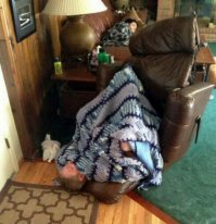 Фигню говорите. Мы в институте пили изопропанол в лаборатории, нормально по шарам даёт. Только очень аккуратно надо с дозировкой - обычно на взрослого человека 10-15 мл чистого изопропанола хватит, чтобы нажраться в слюни. Серьёзную интоксикацию можно получить выжрав 50-70 грамм сабжа. А учитывая его стоимость - изопропанольный алкаш серьёзно экономит бабки на пьянке. На 100 рублей можно бухать неделю - 13 рублей пьянка на рыло по нынешним ценам с результатом примерно вот таким: