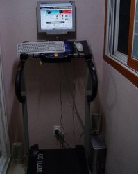 Давно помышляю для работы и просмотра на ходу. Но механический надо держать руками, а электрический жаба давит.