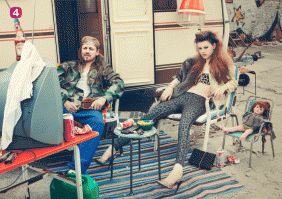 Называйте пост правильно: "Отдыхающие в трейлерах плюс чуть-чуть телок". А живущие в трейлерах обычно выглядят примерно так: