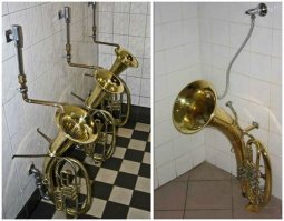 а это заимствовано из анекдота:
встречаются на улице Абрам и Мойша
Мойша - привет Абрам, мне вчера Изя рассказывал, что недавно был у тебя в гостях и видел золотой унитаз.
Абрам - ну теперь понятно кто насрал в мой тромбон