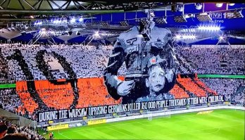 От чествования Йохана Кройфа до Папы Смурфа: 10 самых запоминающихся баннеров в мировом футболе