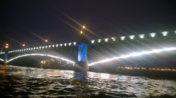 С воды вид еще интереснее.