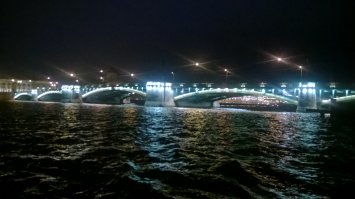 С воды вид еще интереснее.