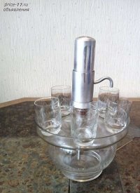 Свое время в ГДР покупали такие графины с помпами.