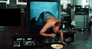 Да уж, в начале 90х он из каждого телевизора лез в наши квартиры воду заряжать (мои родители не были исключением).