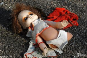 "..Грязно ругаясь, 3 хрена побежали искать куклу"