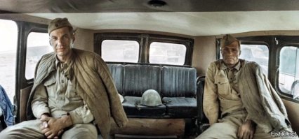 Георгий Бурков и Василий Шукшин по пути со съемочной площадки фильма Они сражались за родину, 1 октября 1974 года, Волгоградская обл. Это последняя прижизненная фотография Шукшина.