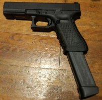 Верно. А бывает и 33. Правда вид конечно сразу смешной. :) Но Беретта... ну Вы же понимаете. Эту вещь нельзя не любить. А Глок он. Не знаю. Не скажу, что в нём совсем нет души. Он просто не такой. Но конечно, это исключительно моё личное мнение.