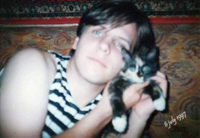 Цветнушки, они все королевских кровей. Особая каста, не похожие на своих собратьев и сосестёр. Они входят в твою жизнь, будто всегда в ней и были. И уходя оставляют на сердце рваную рану...