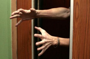 В Японии есть почётная обязанность — быть капитаном лифта