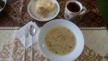 вот зимою в Москве
лично питалась, достаточно вкусно и очень сытно
добавки, кстати, если кто хотел выдавали без проблем, в перерывах развозили фрукты да кефир на ночь