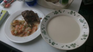 вот зимою в Москве
лично питалась, достаточно вкусно и очень сытно
добавки, кстати, если кто хотел выдавали без проблем, в перерывах развозили фрукты да кефир на ночь