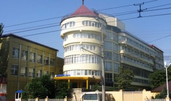 Махачкала, пр. Кирова. Здание местного пенсионного фонда РФ.
Только уже это проспект Гамидова. Ото известный деятель был.