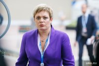 Она просто недоедает, вот и бесится!