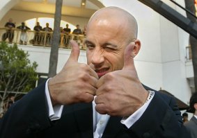 А вы бы узнали этих мужчин после стрижки?