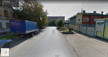 Про свою полосу здесь крайне сомнительно. Отсутствие разметки не исключает возможность водителей определять количество полос самостоятельно.