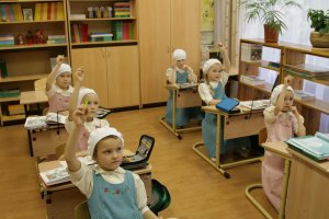 "Трагедия разыгралась, когда в РЕЛИГИОЗНОЙ приёмной семье в селе Мосейцево погибла 13-летняя девочка."

"Девочки из ПРИЕМНОЙ СЕМЬИ Любимовой прошли реабилитацию в центре  Медвежонок . Решением суда УДОЧЕРЕНИЕ их Любимовой было отменено, и детям вернули фамилии, которые у них были раньше."

"В отношении Галины Рассамагиной, которая на момент мосейцевской трагедии была начальницей отдела опеки и попечительства управления образования Ростовского муниципального района, возбуждено уголовное дело о халатности."

"Поднимается волна общественного гнева против уполномоченного по правам ребёнка в Ярославской области Татьяны Степановой."

Оригинал материала: 

P.S. Вот поэтому то и надо всеми силами поддерживать Русскую Православную Церковь! Чтобы не плодить сектантов, сатанистов! Белое Братство(сжигали людей), Пензенские сектанты (обвалили пещеру -погибли люди), сектанты в Джонстауне (909 погибших) -разрушая Церковь вы порождаете вакуум Веры - чем и пользуются сумашедшие, мошенники и  сатанисты! 

Кстати вот как выглядит Православный приют-