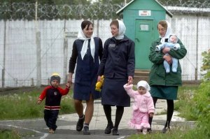 Это все полумеры воспитывать гражданина надо с рождения.