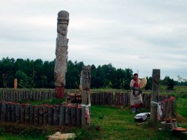 Примерно такая цель и преследовалась, это как раз фото из краеведческих музеев Германии (Гросс Раден) и России, да и текст от Вятской экспозиции.
