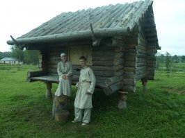 Примерно такая цель и преследовалась, это как раз фото из краеведческих музеев Германии (Гросс Раден) и России, да и текст от Вятской экспозиции.