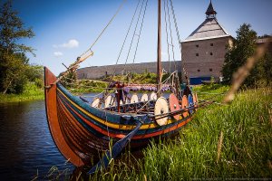 Примерно такая цель и преследовалась, это как раз фото из краеведческих музеев Германии (Гросс Раден) и России, да и текст от Вятской экспозиции.