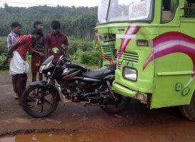 Чёт повыше препятствие было, постановочное фото. Да и сами ржут.