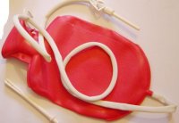 Мне одному показалось, что на перстне изображена кружка Эсмарха или грелка, из которой вылезает козёл?