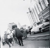 Классный пост. Автору спасибо за фото.
Особенно за эту. Дом в котором я провел свое детство еще на стадии строительства. Шестнадцатиэтажный на Смоленском бульваре, дом 6/8.