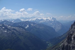 Я на 3,6 км поднимался по канатной дороге. Только слегка пришлось выровнять давление в ушах. И всё.