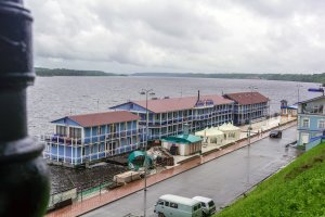 Правда пагоды нынче стоят не очень. Набережная. Мирная пристань