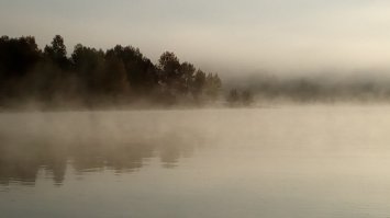Река Обь. Протока около "Пристань-Почта", с другого берега. раннее утро, перед ловом щуки и переправой на остров.