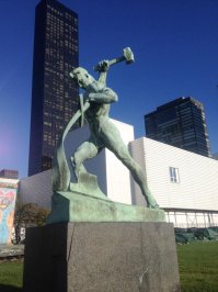 Мало кто знает, но есть и четвертая часть. Установлена в Нью- Йорке у здания Организации Объединенных наций и называется "Перекуем мечи на орала" (скульптор Вучетич Е. В.).