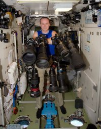 Я, мягко говоря, немного удивился количеству фототехники на борту.