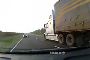 А так делают люди с таким же складом ума как у тебя. Еду прямо а встречка пусть сама решает в лоб или в кювет.