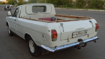 Автор не проработал тему. ГАЗ-24 пикап выпускался малой серией. Встречал такие на дорогах, а на самом заводе эти машины развозили комплектующие по цехам.