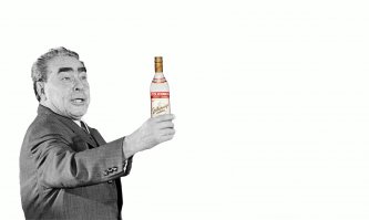 Да не было такого, вы чееееееего?! В СССР жили только культурные, образованные, высоконравственные и высокоморальные люди, которые строили человеческое общество развитого социализма! Не пил никто, водка в магазинах стояла просто так, для вида, никто ее не покупал!