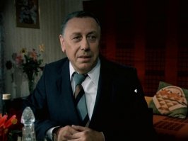 А фильм "12 стульев", у Анатолия Дмитриевича Папанова, здесь тоже невеселая, драматичная  роль Кисы Воробьянинова. Также фильм "Время желаний"- его герой умирает. Тяжелый фильм.