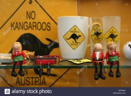 Да, это промашка, среди кучи правильных выбрать кривой фотошоп, надо же.  Спасибо за внимательность. 
Рюмка из тех, что на снимке - у меня есть.