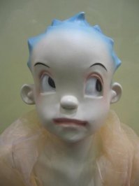 Да, немало крипоты встречается в витринах магазинов:)