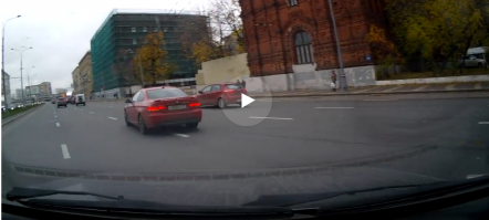 > Рег не создавал помех, водителю шевроле, по крайней мере на дороге 

К окулисту обратись