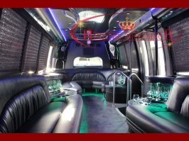 на второй гифке патибас из Питера. Заказывали как то этот трактор.